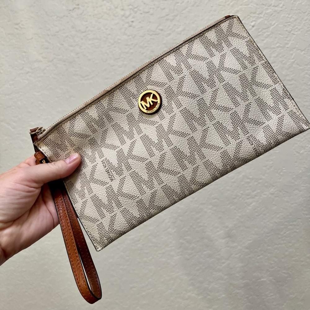 Michael Kors Fulton Large Wristlet Signature Logo Vanilla Tan Leather Clutch